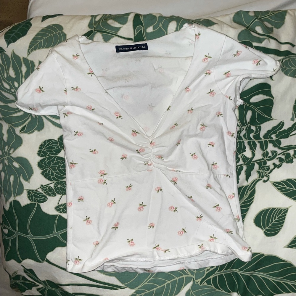 brandy melville cinched white crop top with roses